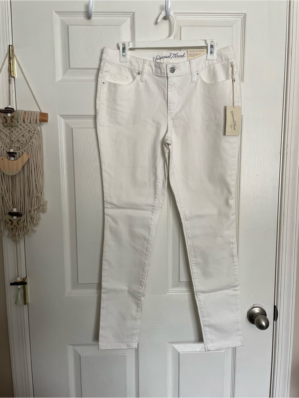 NWT Universal Thread Women's 6/28 Regular Mid Rise White Skinny Jeans